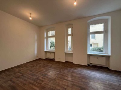 Bezugsfreie, großzügige 3-Zimmer-Erdgeschosswohnung im Altbau in Berlin-Weißensee!