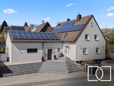 Hochwertig saniert! Energieeffizientes Einfamilienhaus mit ELW in ruhiger Lage am Roten Hügel