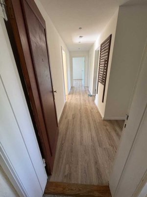 3-Zimmer Wohnung mit gehobener Innenausstattung, EBK, Balkon und Keller