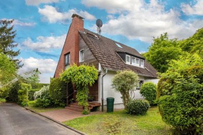 Rösrath-Hoffnungsthal: Freistehendes Einfamilienhaus in ruhiger Wohnlage auf traumhaftem Grundstück!