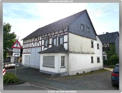Sanierungsbedürftiges Fachwerkhaus mit großer Scheune und Anbau sucht handwerklich begabte Käufer