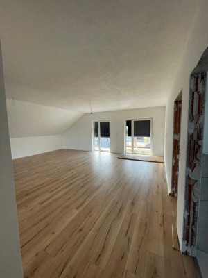 Neuwertige 3-Raum-Wohnung mit Balkon und Einbauküche in Siegelsbach