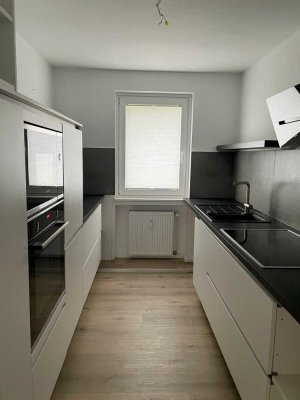 Ruhige, frisch renovierte 3-Zimmer-Wohnung mit Einbauküche, Balkon in der Moselstraße