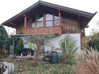 Sie suche ein Haus mit viel Platz und einer Einliegerwohnung mit großem Garten.