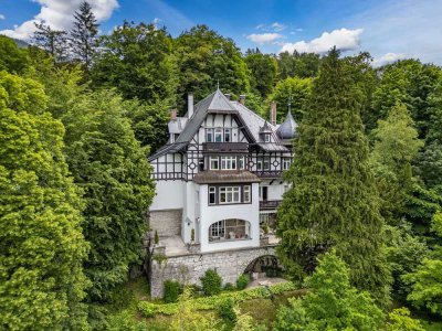 Luxuriöse Altbauwohnung mit historischem Charme und beeindruckendem Panoramablick