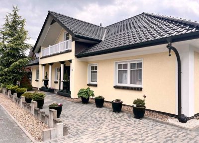 *** Tolles Einfamilienhaus in sehr ruhiger Lage mit imposantem Schwimmbad! ***