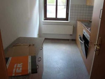 Günstige 1,5-Zimmer mit Einbauküche, Laminat und Wannenbad in Toplage! SP. mgl.