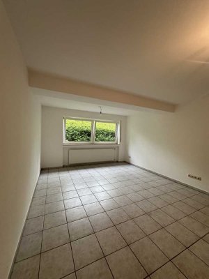 Großzügige 2-Zimmer Souterrain Wohnung in ruhiger Lage