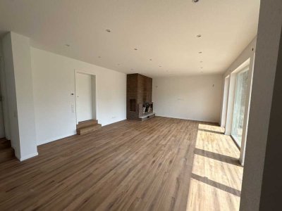 Erstbezug nach Sanierung: Freundliche 5-Zimmer-Terrassenwohnung mit geh. Innenausstattung