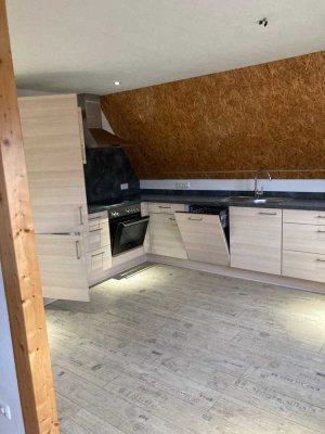 Geschmackvolle Maisonette-Wohnung mit zwei Räumen und EBK in Hemhofen / Zeckern