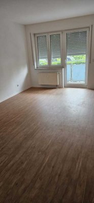 ERSTBEZUG nach Sanierung 2- Zi-Whg. mit Balkon *** AUFZUG ***