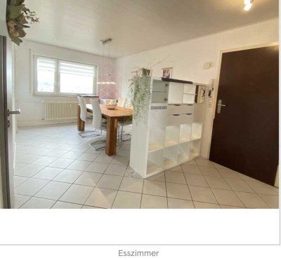 Stilvolle, modernisierte 3,5-Zimmer-Wohnung mit Balkon und Einbauküche in Friedrichshafen