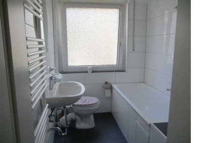 Helle 2 ZKB Wohnung im EG mit Balkon