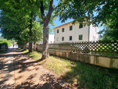 Exklusiver Wohngenuss in sonniger Ruhelage mit Garten, Terrasse und KFZ-Stellplätze