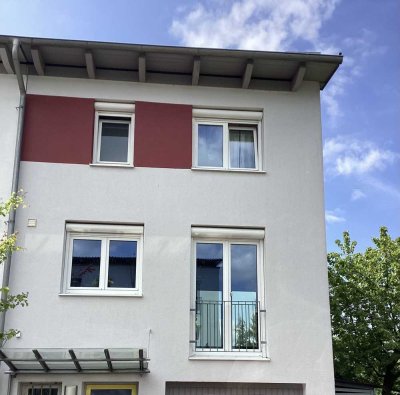 Haus mit Aussicht ins grüne, Niedrigenergie-Eckreihenhaus mit 116 m² Wohnfläche in Stuttgart-Hausen