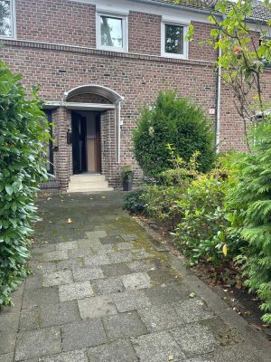 Attraktives und gepflegtes 4,5-Zimmer-Reihenhaus in Neuss