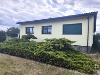 Idyllisches Einfamilienhaus mit ausgebauten Keller, Garage, Carport, Nebengelass und schönem Garten!