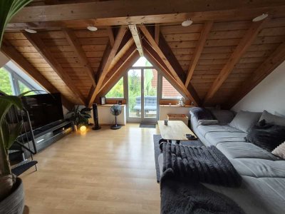 Außergewöhnliche 2,5-Zimmer-Maisonette-Wohnung mit Balkon, Terrasse und Garten