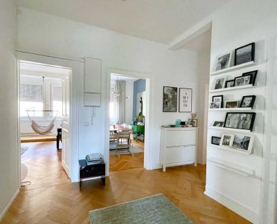 4-Zimmer-Altbau-Wohnung im Heusteigviertel mit Balkon.