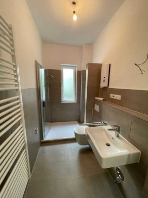 *aufwändig modernisierte Altbauwohnung im EG*Tageslichtbad*Balkon*