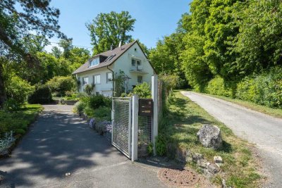 Familienfreundliches Haus mit großem Garten und separaten Wohneinheiten