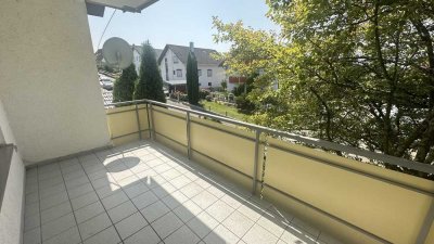 Großzügige 3,5-Zimmer-Wohnung mit Balkon, Garage, EBK in ruhiger Lage!