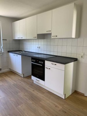 Geräumige 1-Zimmer-Wohnung mit Balkon und Einbauküche