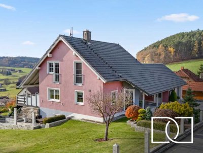 Panoramablick ins Tal! Modernisiertes Einfamilienhaus mit traumhaftem Garten und Einliegerwohnung