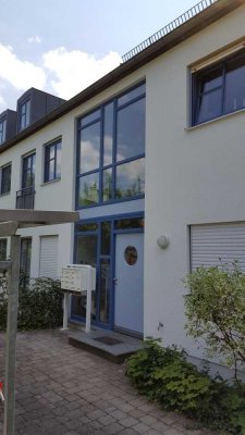 Schöne, helle zwei Zimmer Dachgeschoßwohnung mit Galerie in Augsburg-Hochzoll