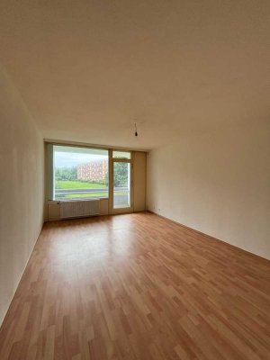 Großzügige 2-Zimmer-Wohnung mit Loggia in Mettenhof zu mieten