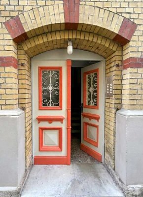 Liebevoll gepflegtes Gründerzeithaus mit 12-Parteien - 720 m²