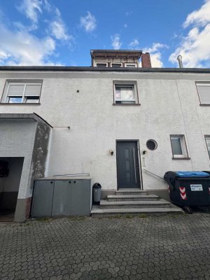 DARMSTADT-GRIESHEIM: Wohn- und Geschäftshaus mit ca. 9.000 € monatlicher Miete & Bebauungspotenzial!