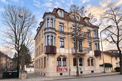 Dachgeschoss mit Charakter: 2-Zimmer-Wohnung mit Aufzug und Carport-Stellplatz in Dresden-Pieschen