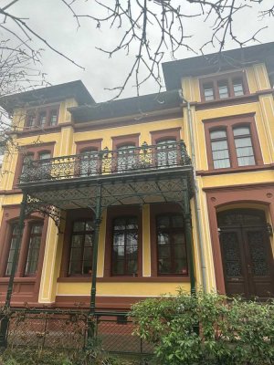 Repräsentative 4-Zimmerwohnung in denkmalgeschützter Stadtvilla – Weststadt Heidelberg