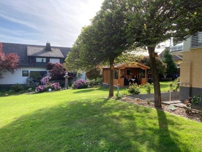Helle und neu renovierte 2-Zimmer-EG-Wohnung mit (neuer) EBK & Terrasse