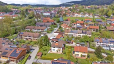 Immobilie mit mehreren Optionen!
Altbestand-EFH mit Holzanbau auf sonnigem u. ruhigem Baugrundstück