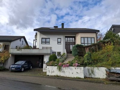 Geräumiges Einfamilienhaus mit Garage in Mönsheim
