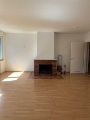 *** Mitten im Kölner Veedel-lichtdurchflutete  3 Zimmerwohnung mit Wohnküche in Ehrenfeld ***