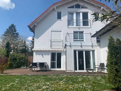 VON PRIVAT: Reiheneckhaus  in Großhadern im Blumenviertel