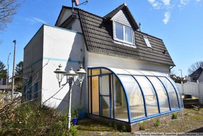 Angenehm aufgeteiltes Einfamilienhaus mit Wintergarten
