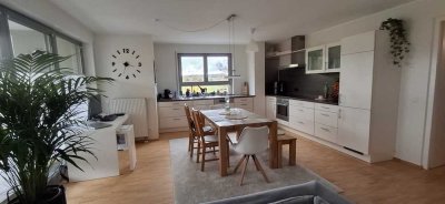 Elegante 4-Zimmer Wohnung mit Einbauküche, Balkon und Tiefgaragenplatz in Tamm