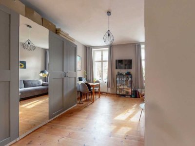 Kompakte Altbau-Wohnung mit Außenfläche und klassischem Wohncharakter