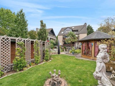 Sofort bezugsfrei: Dreifamilienhaus mit großem Grundstück in Grevenbroich-Neukirchen