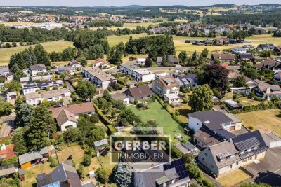 Gepflegtes Haus mit Wohnmobilgarage