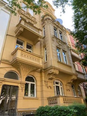 WI-Dichterviertel: ERSTBEZUG NACH SANIERUNG / Dachgeschoss-Altbauetage "VON DRACHEN BEWACHT" !