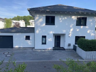 Hochwertiges,massiv gebautes,5-Zimmer-Einfamilienhaus mit gehobener innenausstattung in Baden-Baden.