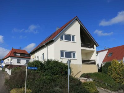 Hochwertige, helle Dachgeschosswohnung mit 3,5 Zimmern sowie Balkon und Einbauküche in Bad Rappenau