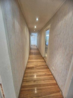 +++Großzügige Wohnung mit 4 Zimmer, Küche, Tageslichtbad, Waschraum, Diele, Garten und Stellplatz+++