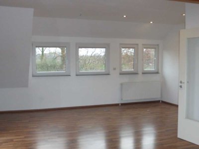 Attraktive 3-Zimmer-Dachgeschosswohnung mit Einbauküche in Estorf