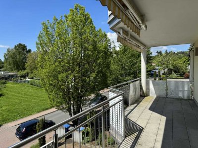 Sehr schöne 3,5- Zi.- Wohnung - EBK - neuer Fußboden - großer Balkon - in Bad Soden (Neuenhain)